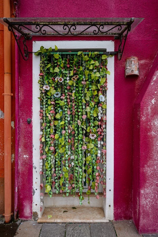 Lierres artificielles : embellissez votre chez-vous sans entretien